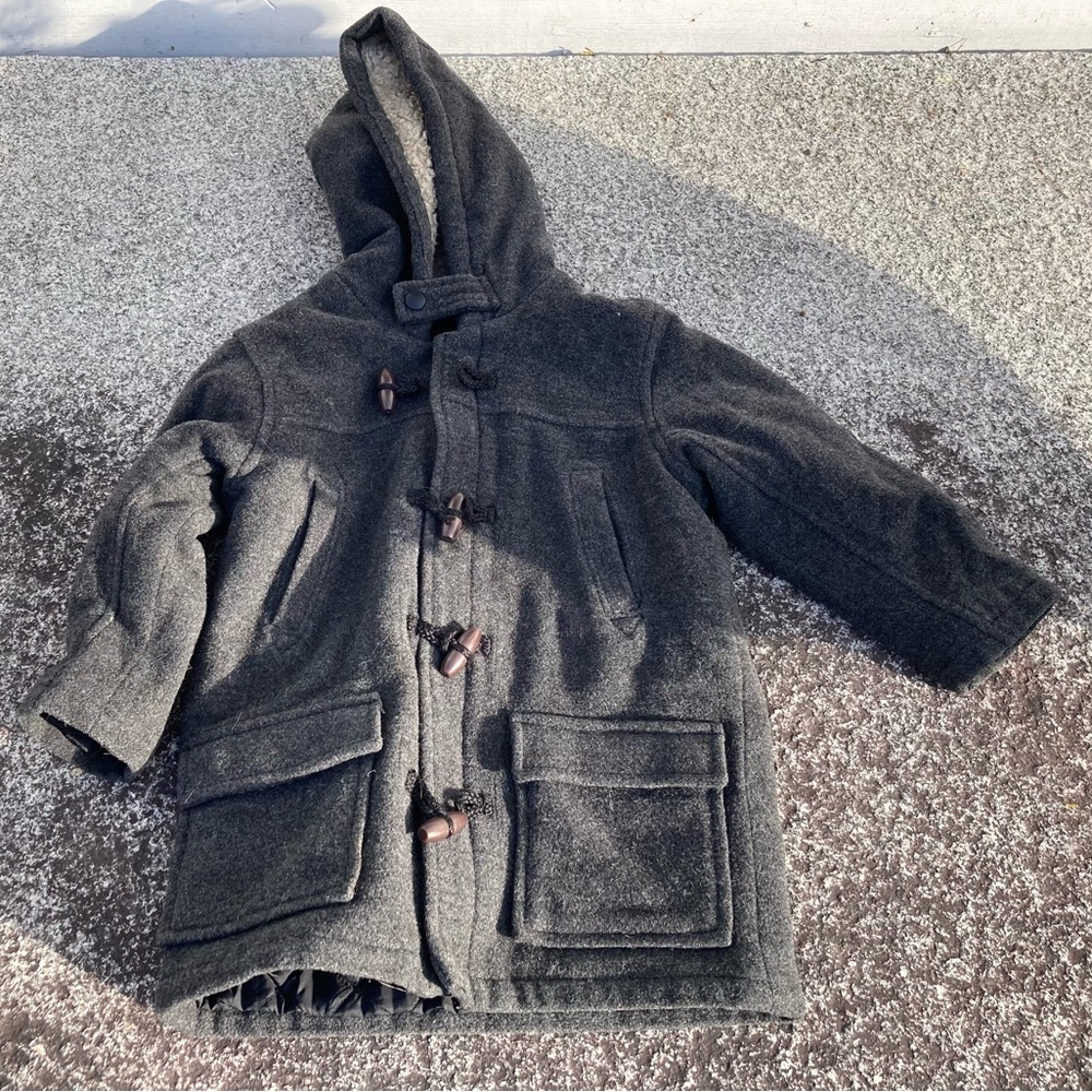 Gap coat size Toddler 5 years. Zipper and toggles. Smoke-free home.